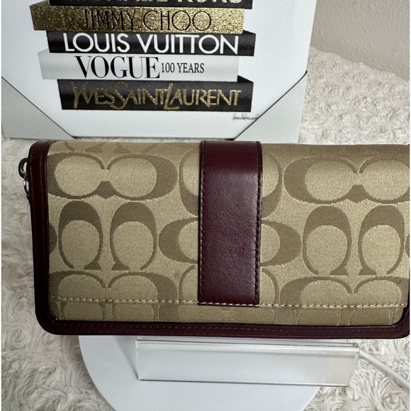 Coach CAMPBELL SIGNATURE BUCKLE ACCORDION Burgundy - Picture 3 of 7